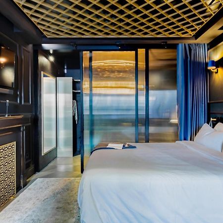 Suite Shibari By Justine Apartments Sobria Elegante Y Pecaminosa Apartamento Turistico En Madrid Rio Dış mekan fotoğraf